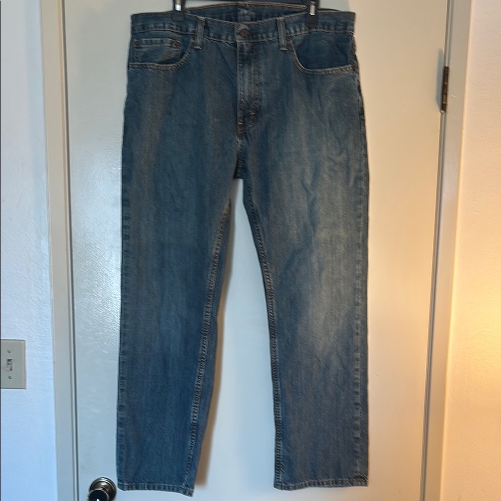 Levi's Relaxed Blue Jeans with Classic Style